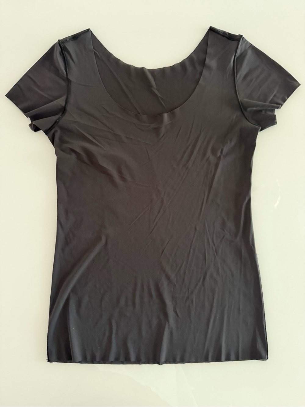 Uniqlo Women's Black AIRism Seamless Scoop Neck Short-Sleeve T-Shirt - Sz Medium